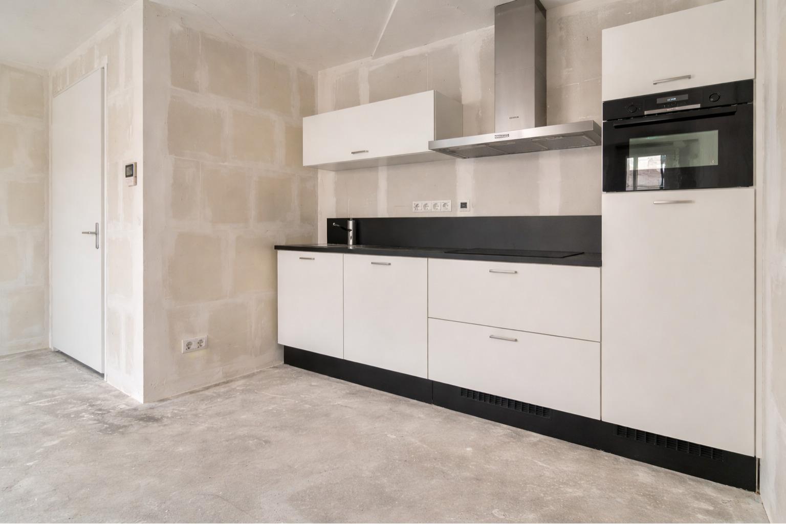 Cocina moderna instalada durante una reforma integral de vivienda en Lloret de Mar